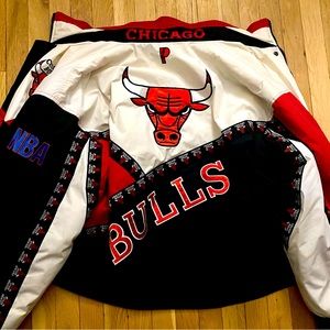 Vintage 90’s era Chicago Bulls winter puffer jacket